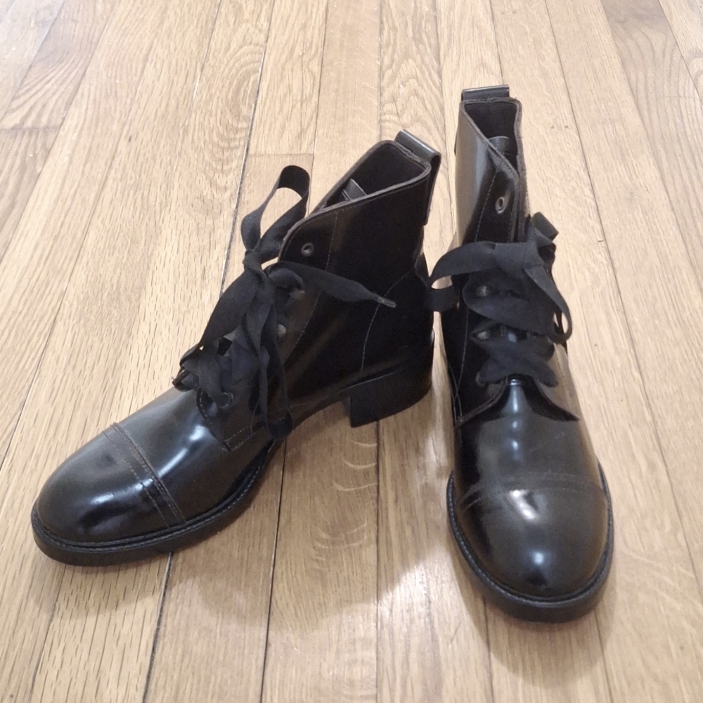 Gorgeous Chocolate Brown Patent Leather Lace Up Boots, Sz 9.5